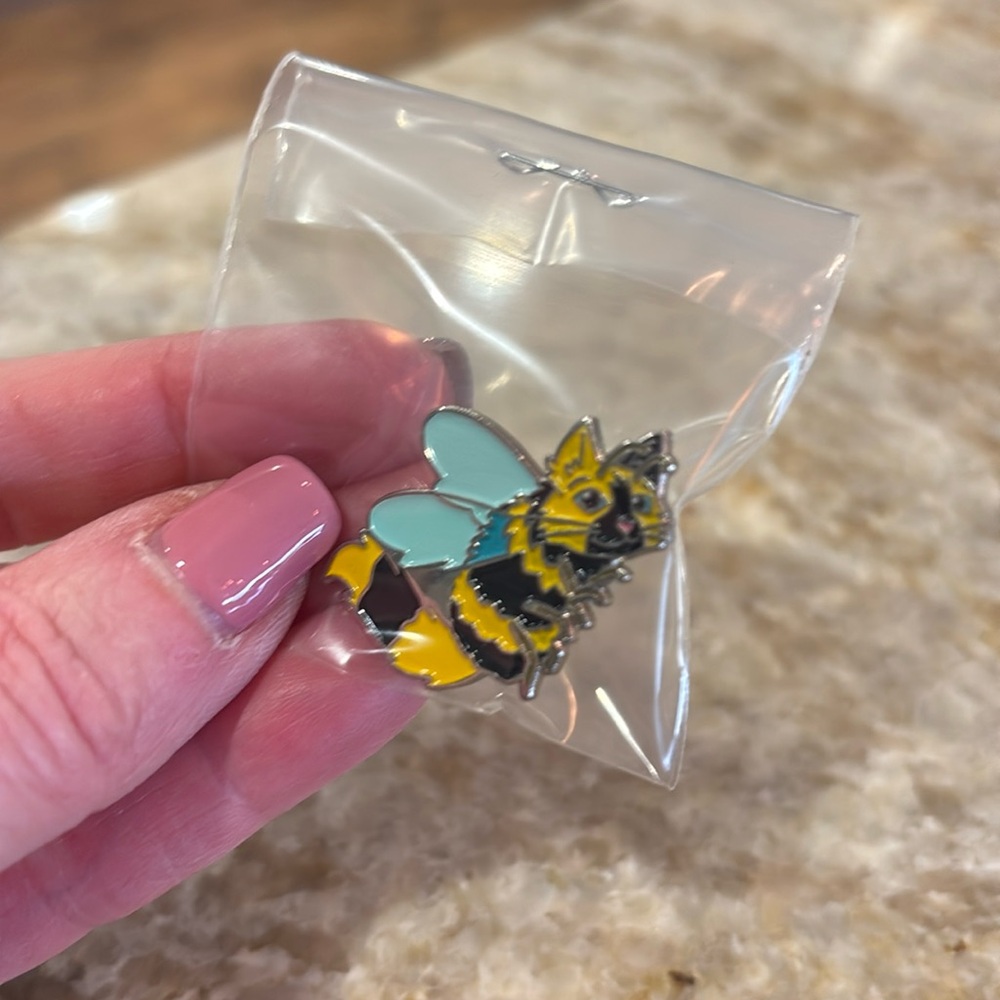 GISH Beeline Pin